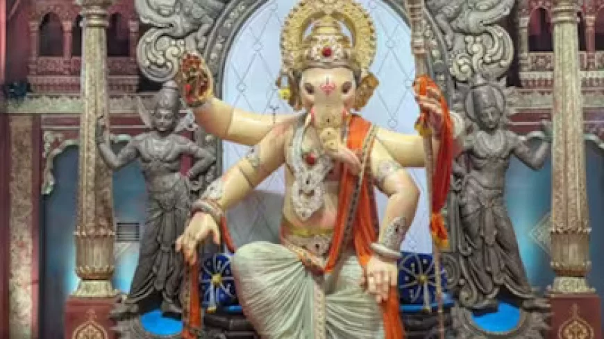 Vicky Kaushal’s Ganpati Celebration Features Cinema-Inspired Idol