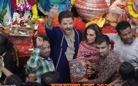 Ganesh Chaturthi: Anil Kapoor seeks blessings at Lalbaugcha Raja with wife