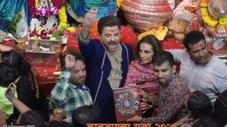 Ganesh Chaturthi: Anil Kapoor seeks blessings at Lalbaugcha Raja with wife